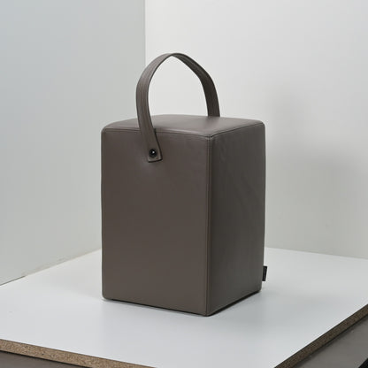 Hocker Linus Taupe Originalfoto, unbearbeitet