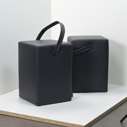 Hocker Linus Schwarzblau Originalfoto, unbearbeitet