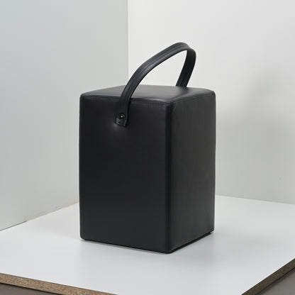 Hocker Linus Schwarz Originalfoto, unbearbeitet