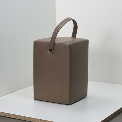 Hocker Linus Taupe Originalfoto, unbearbeitet