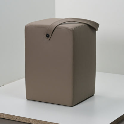 Hocker Linus Taupe Originalfoto, unbearbeitet