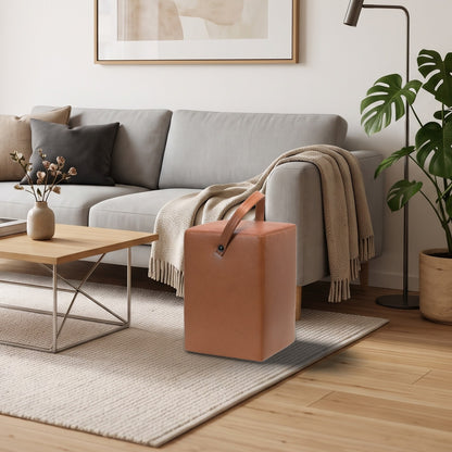 Hocker Linus Cognac im Wohnzimmer